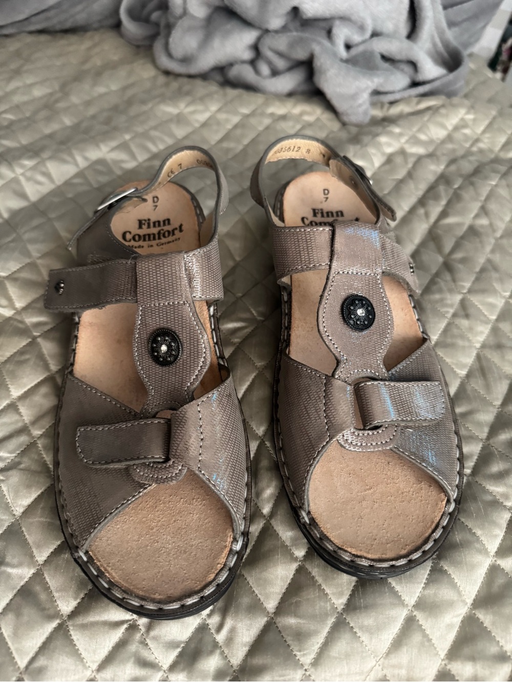 Finn Comfort Women’s Taupe/Brown Leather Adjustable Sandals